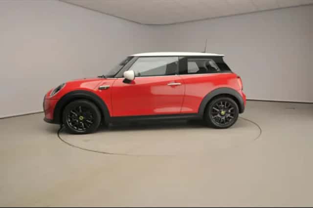 MINI Electric (2022) thumbnail 2