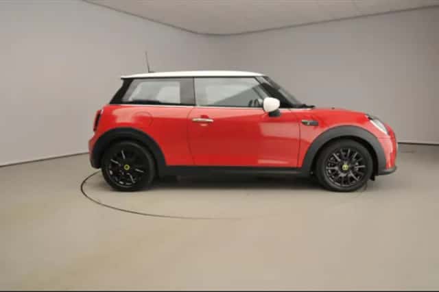 MINI Electric (2022) thumbnail 4