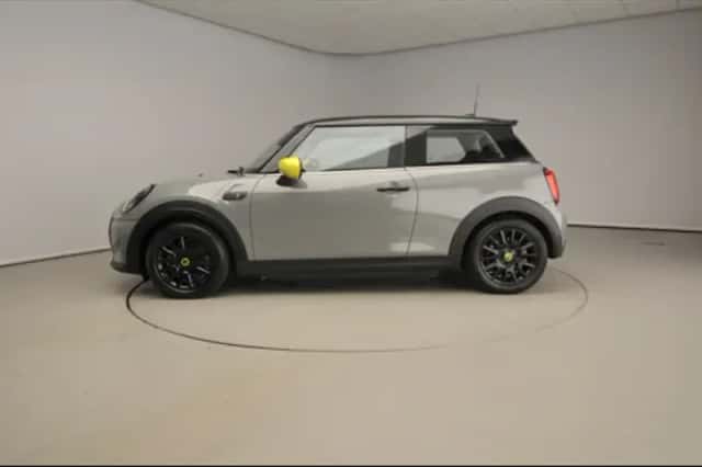 MINI Electric (2022) thumbnail 2