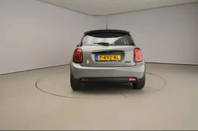 MINI Electric (2022) thumbnail 3