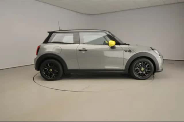 MINI Electric (2022) thumbnail 4
