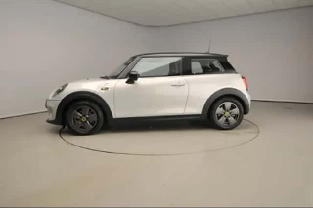 MINI Electric (2021) thumbnail 2