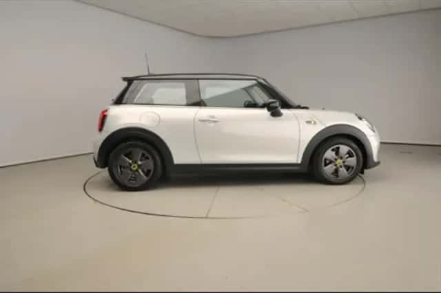 MINI Electric (2021) thumbnail 4