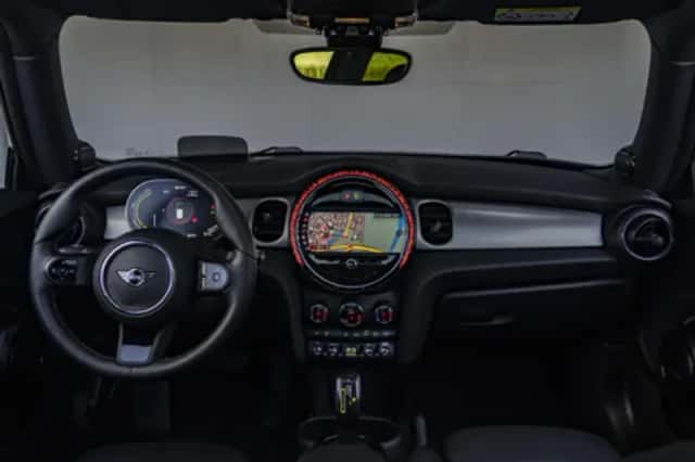 MINI Electric (2023) thumbnail 3