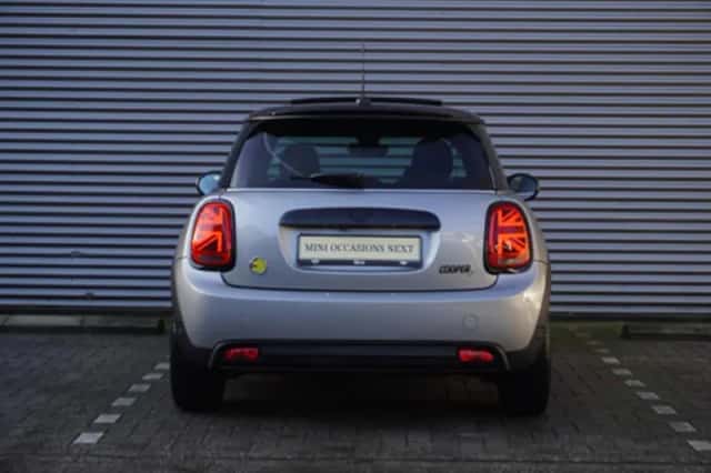 MINI Electric (2023) thumbnail 5