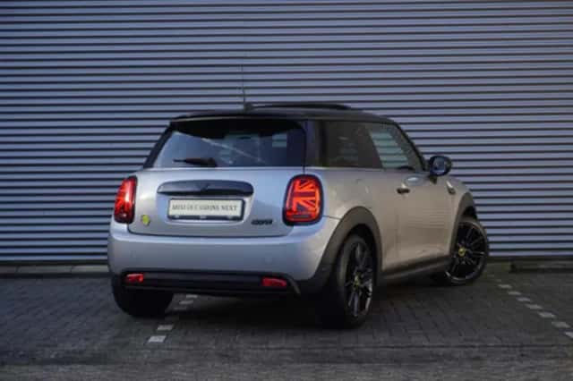 MINI Electric (2023) thumbnail 2