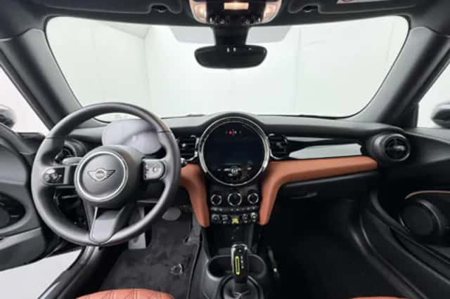 MINI Electric (2022) thumbnail 5