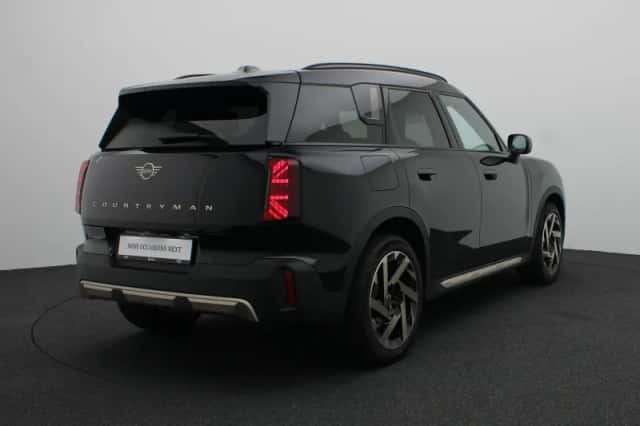 MINI Countryman (2025) thumbnail 2