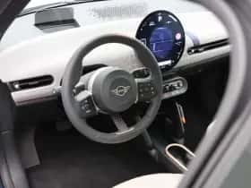 MINI Cooper (2025) thumbnail 16