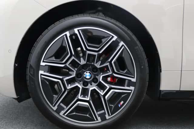 BMW iX (2026) thumbnail 6
