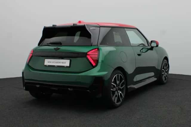 MINI Cooper (2024) thumbnail 2