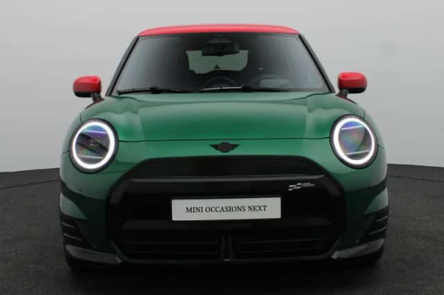 MINI Cooper (2024) thumbnail 3