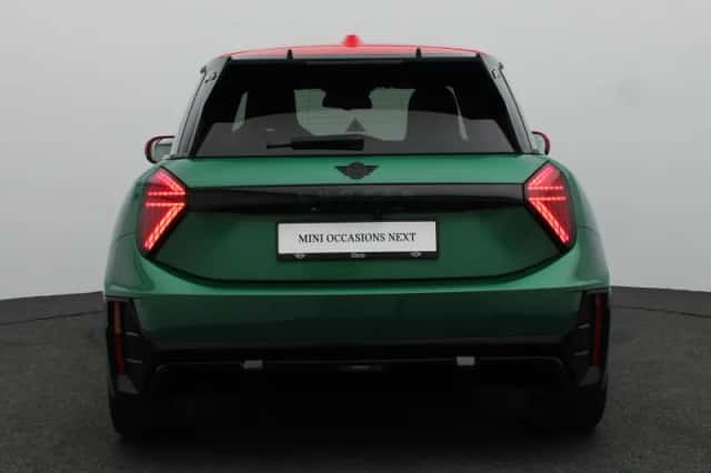MINI Cooper (2024) thumbnail 5