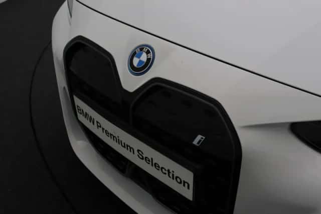 BMW i4 (2024) thumbnail 6