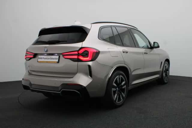 BMW iX3 (2024) thumbnail 2