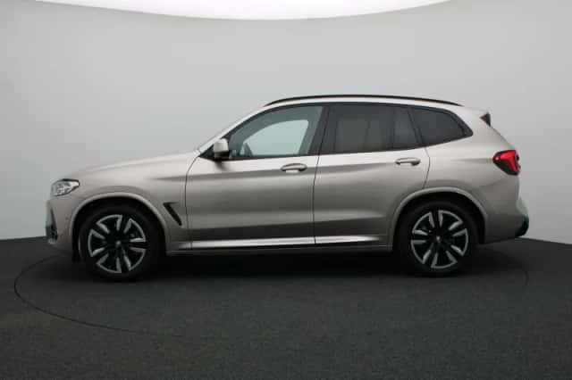 BMW iX3 (2024) thumbnail 4