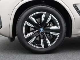 BMW iX3 (2024) thumbnail 8
