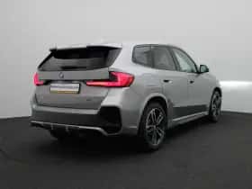 BMW iX1 (2025) thumbnail 2
