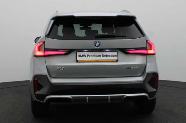 BMW X1 (2023) thumbnail 5