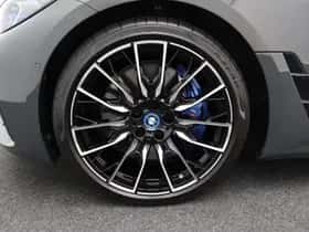 BMW i4 (2022) thumbnail 9