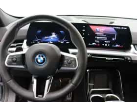 BMW iX2 (2025) thumbnail 8