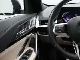 BMW iX1 (2023) thumbnail 16