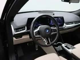 BMW iX1 (2023) thumbnail 10