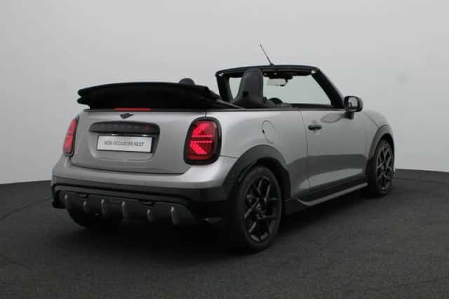 MINI Cabrio (2026) thumbnail 2