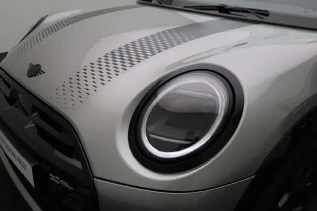 MINI Cabrio (2026) thumbnail 6