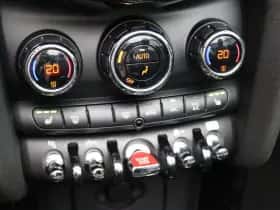 MINI Cabrio (2019) thumbnail 23