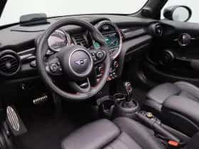 MINI Cabrio (2019) thumbnail 7