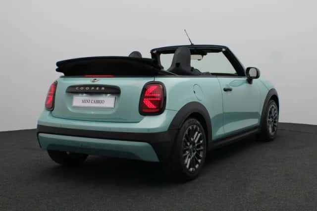 MINI Cabrio (2026) thumbnail 2