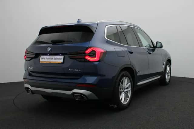 BMW X3 (2022) thumbnail 2