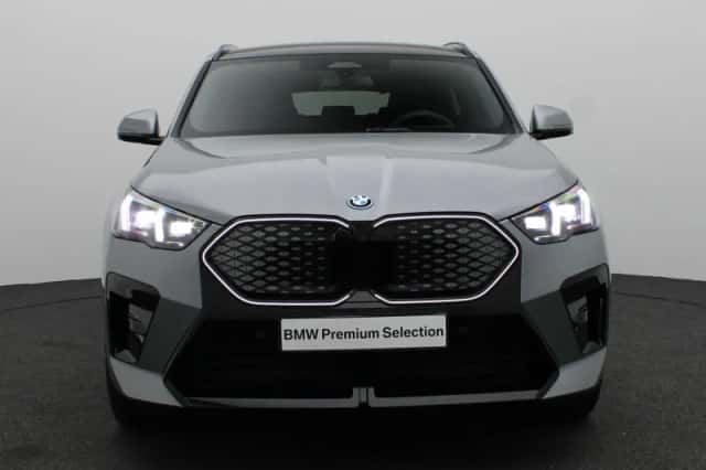 BMW iX2 (2025) thumbnail 3