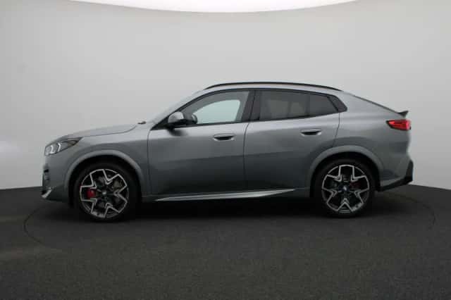 BMW iX2 (2025) thumbnail 4