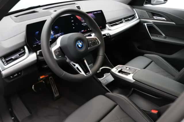 BMW iX2 (2025) thumbnail 6