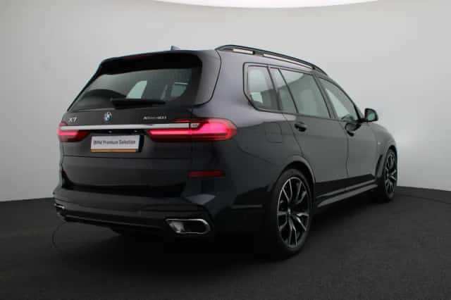 BMW X7 (2022) thumbnail 2