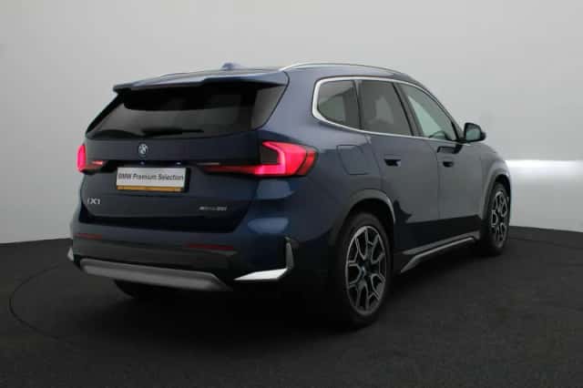 BMW iX1 (2023) thumbnail 2