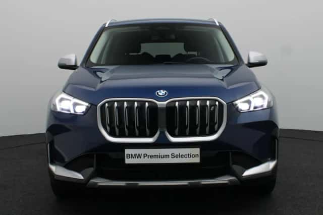 BMW iX1 (2023) thumbnail 3
