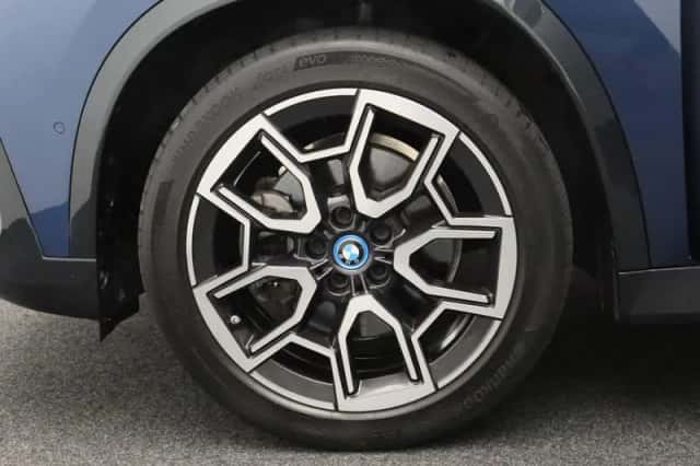 BMW iX1 (2023) thumbnail 6