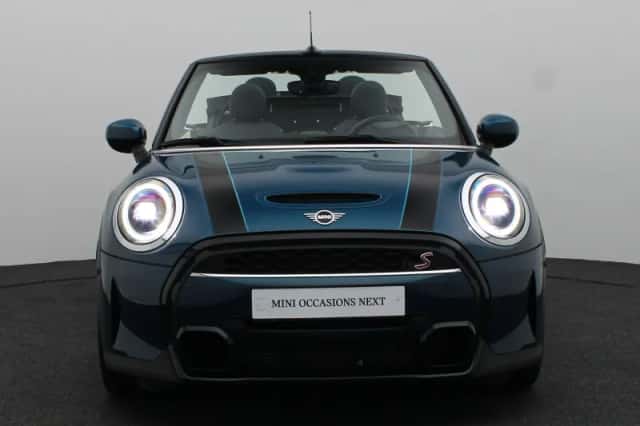 MINI Cabrio (2021) thumbnail 3