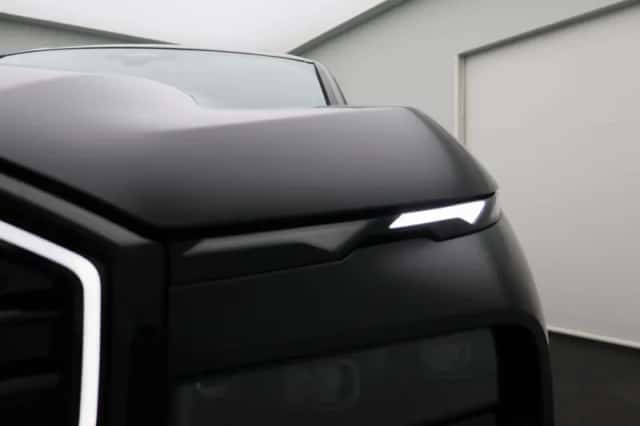 BMW XM (2025) thumbnail 6