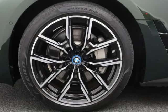 BMW i4 (2022) thumbnail 6