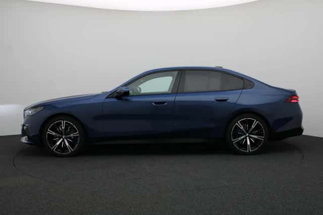 BMW i5 (2026) thumbnail 4