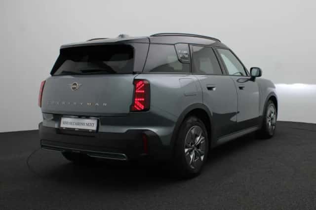 MINI Countryman (2025) thumbnail 2