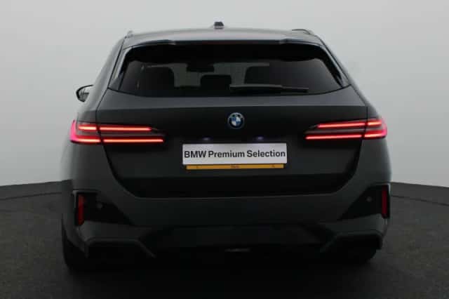 BMW i5 (2025) thumbnail 5