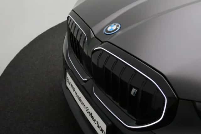BMW i5 (2025) thumbnail 6