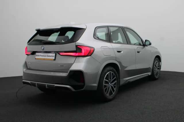 BMW iX1 (2025) thumbnail 2