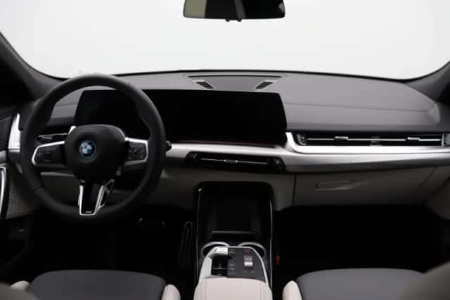 BMW iX2 (2026) thumbnail 6