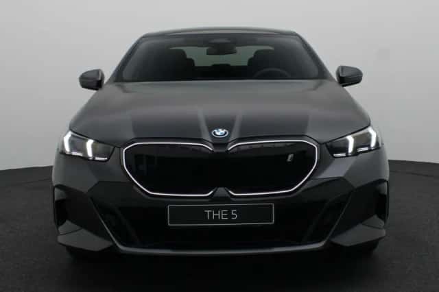 BMW i5 (2026) thumbnail 3